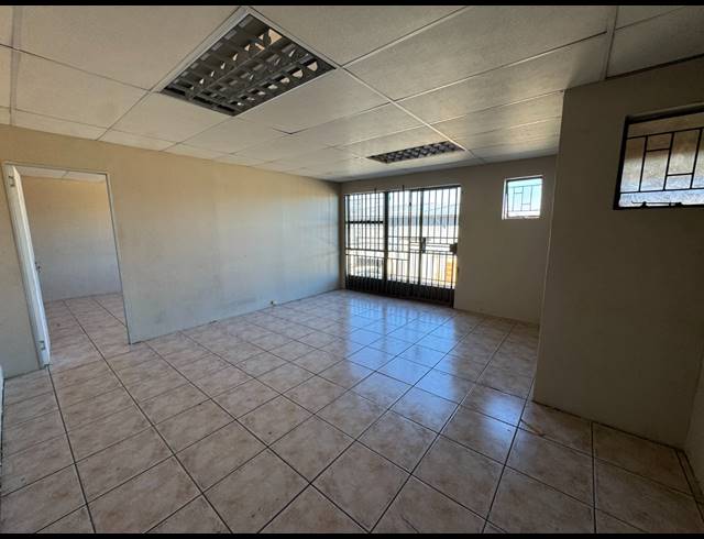 450M² WAREHOUSE TO LET IN STORMILL